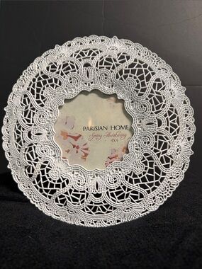BNWT PARISIAN HOME 8” ROUND WHITE METAL LACE DESIGN PICTURE FRAME 4 x 4 OPENING